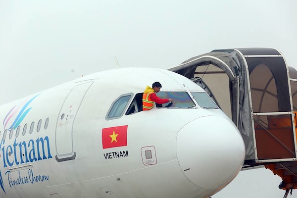 Những ‘chú ong thợ’ thầm lặng sau mỗi chuyến bay ảnh 5
